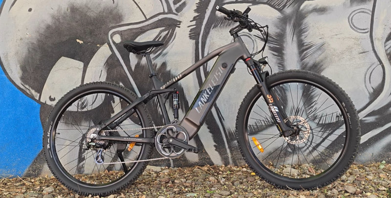 It looks like a normal bike… but it pushes like a motorcycle! Test Series RX600 Pro